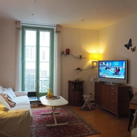 Charming In Central Apartment