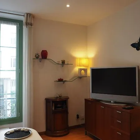 Charming In Central Apartment